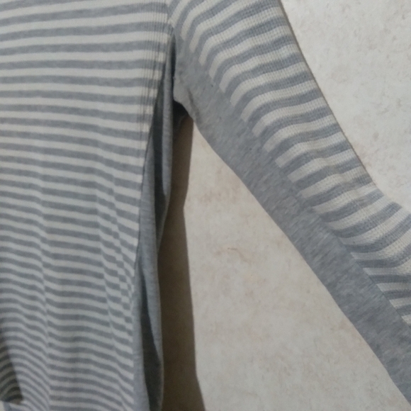 Marc New York size medium gray and white stripes sweater - Picture 7 of 10
